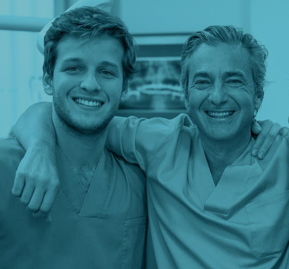 Dr. Carlos Castillo y Dr. Alejandro Castillo, equipo familiar de Bio Salud Dental Madrid